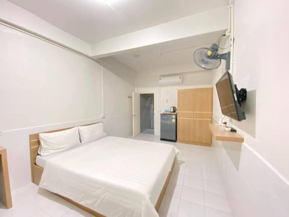 Ze Residence Ram Intra Бангкок Экстерьер фото
