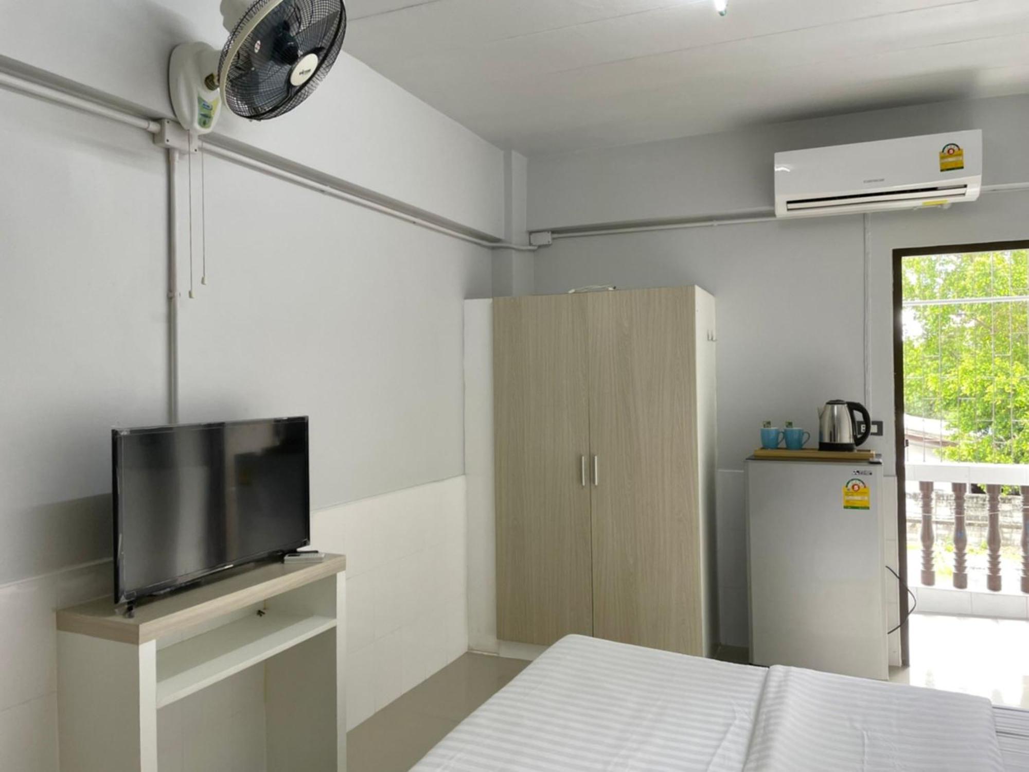Ze Residence Ram Intra Бангкок Экстерьер фото